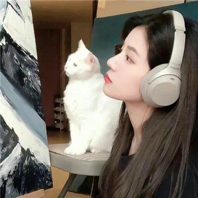 虚拟小姐在看着你