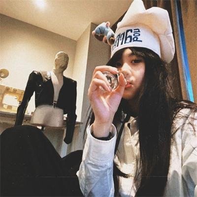 新娘向后跑
